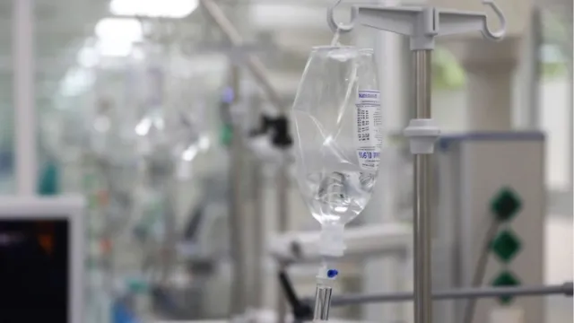 25 học sinh và bảo mẫu ở TP HCM nghi ngộ độc thực phẩm, một người thở máy