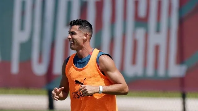 Bồ Đào Nha đè bẹp Uzbekistan: Ronaldo lập cú đúp