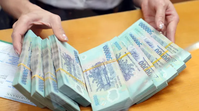 Chênh lệch lãi suất tiền gửi online - tại quầy lên tới hơn 3%/năm