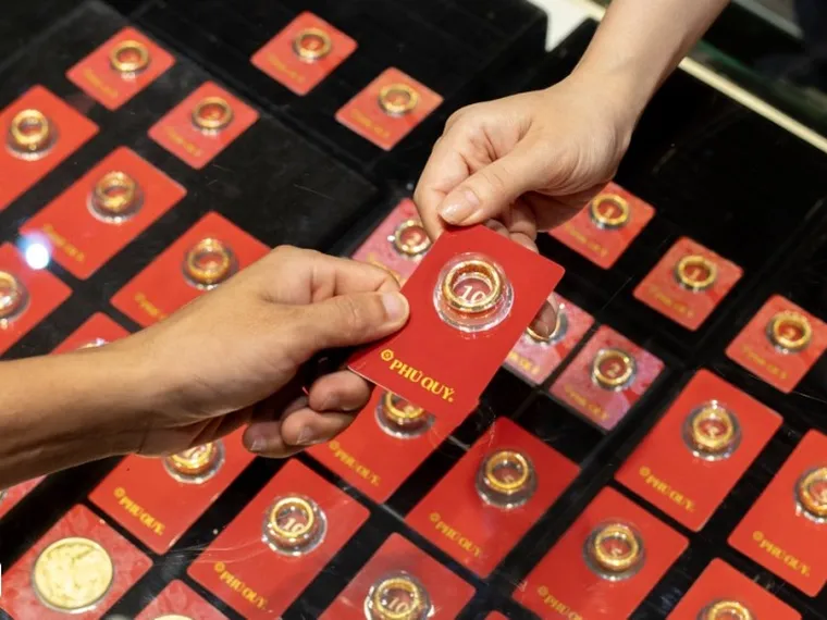 Đầu tuần giá vàng lại lao dốc