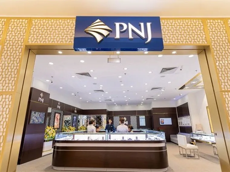 PNJ rút ngắn thời gian trả tiền khách bán vàng, kim cương