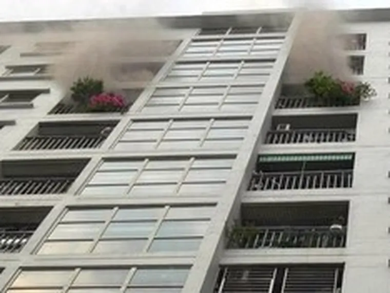 Cháy chung cư ở Hà Nội lúc rạng sáng