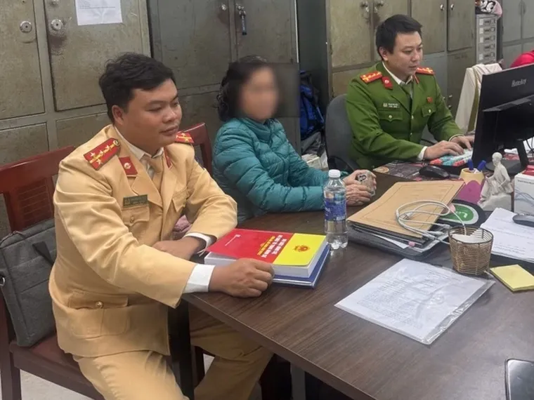 Triệu tập làm việc người phụ nữ cầm loa hô hào đua xe tại hầm Kim Liên