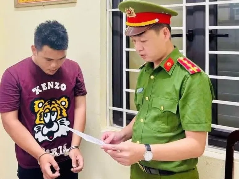 Khởi tố đối tượng chống người thi hành công vụ