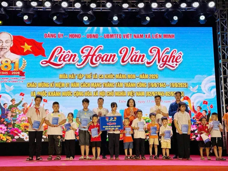 Đoàn xã Liên Minh đồng hành cùng thanh thiếu nhi, chắp cánh những ước mơ, tiếp sức đến trường